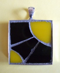 hanger, paars en geel glas, 26 x 26 mm